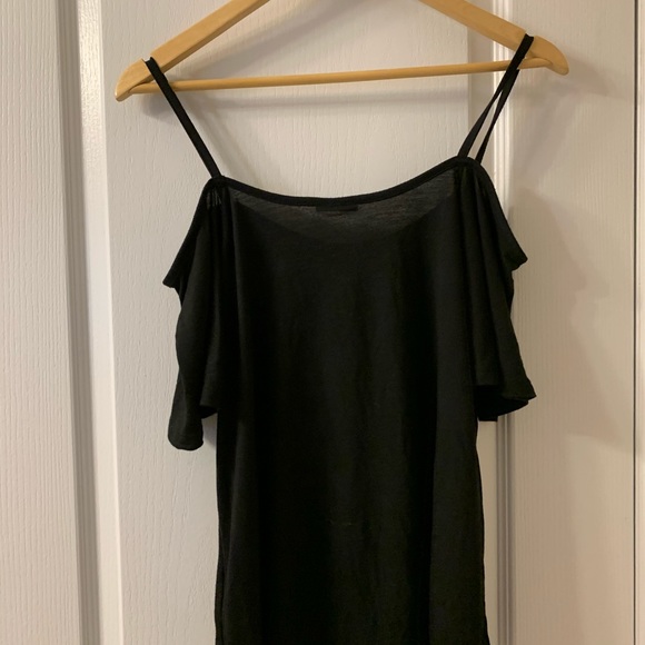 Off the shoulder Tshirt - Picture 3 of 3